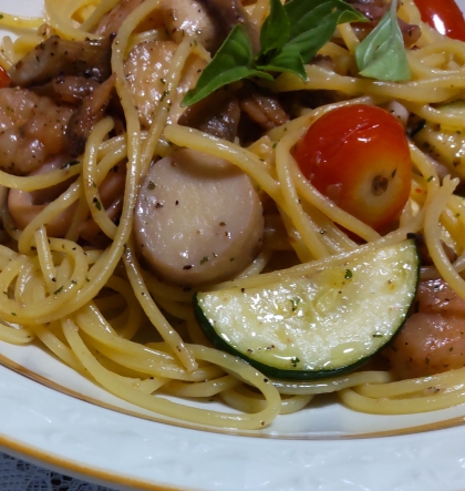 ゴロゴロ野菜♡ひき肉とトマトとズッキーニのパスタ