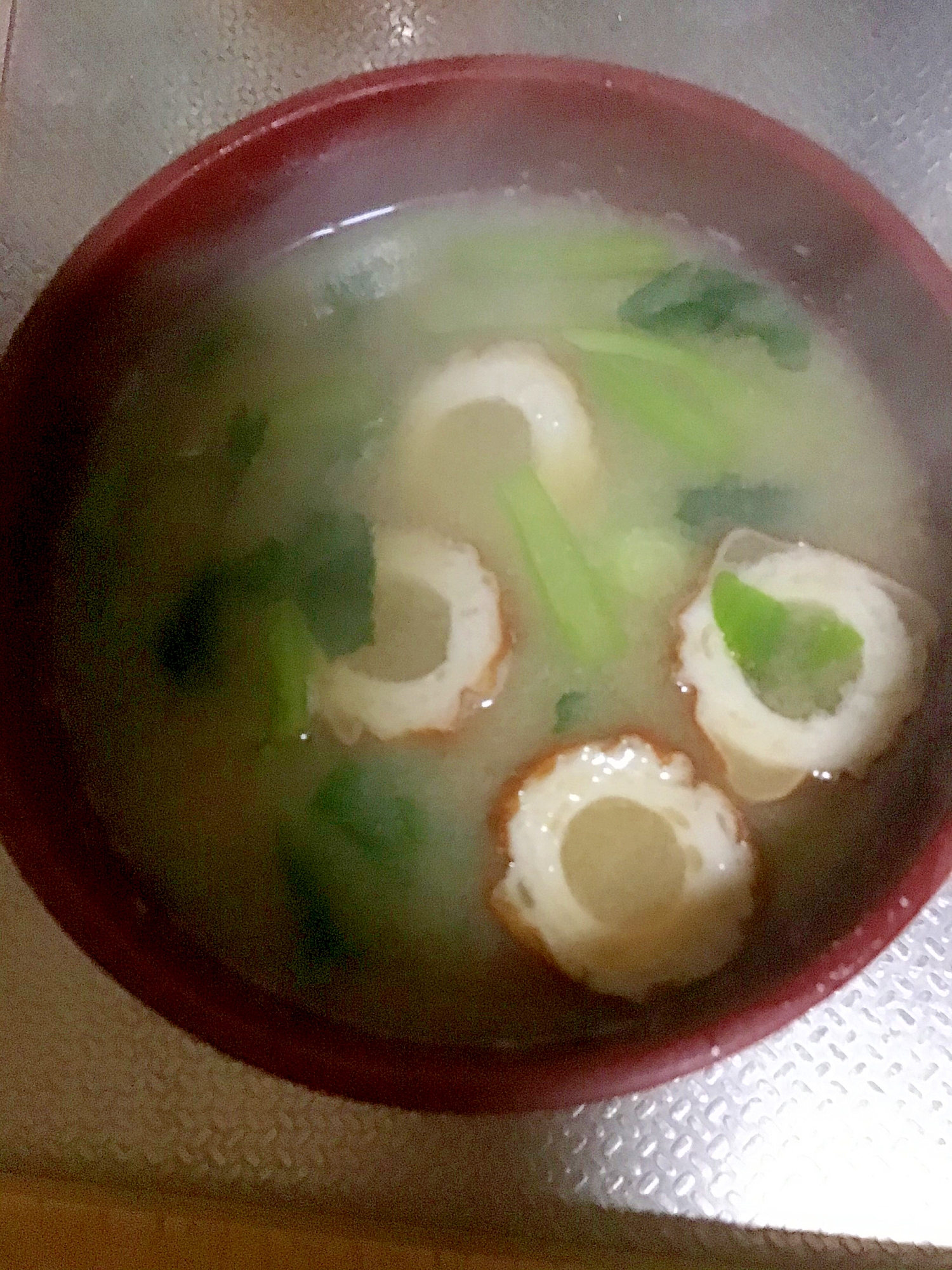 のどぐろ入り竹輪と小松菜の味噌汁。