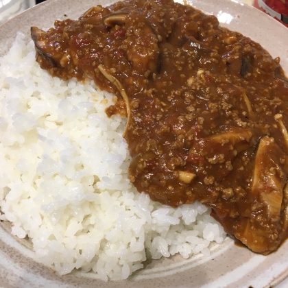 キノコたっぷり☆エリンギとしめじの簡単キーマカレー