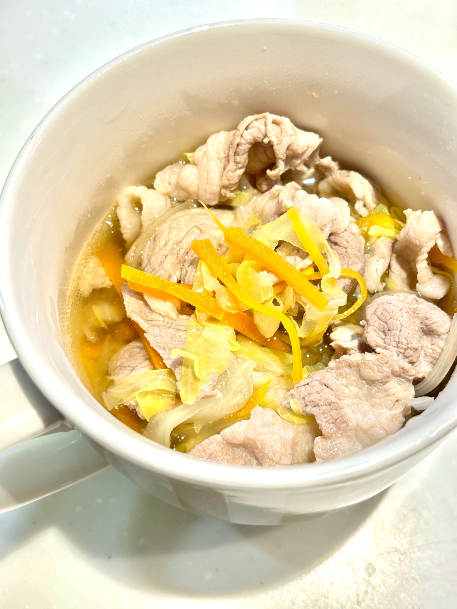 簡単　美味しい　豚肉とせん切り野菜の中華風スープ