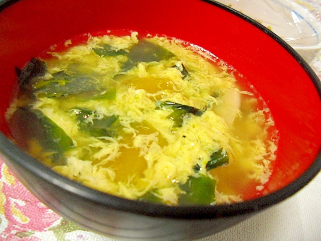 チンゲン菜とわかめの卵スープ