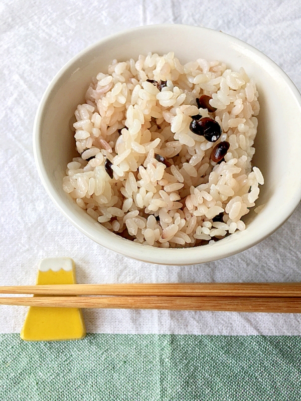 マメに食べよう!カラダ喜ぶ♡黒千石大豆ごはん