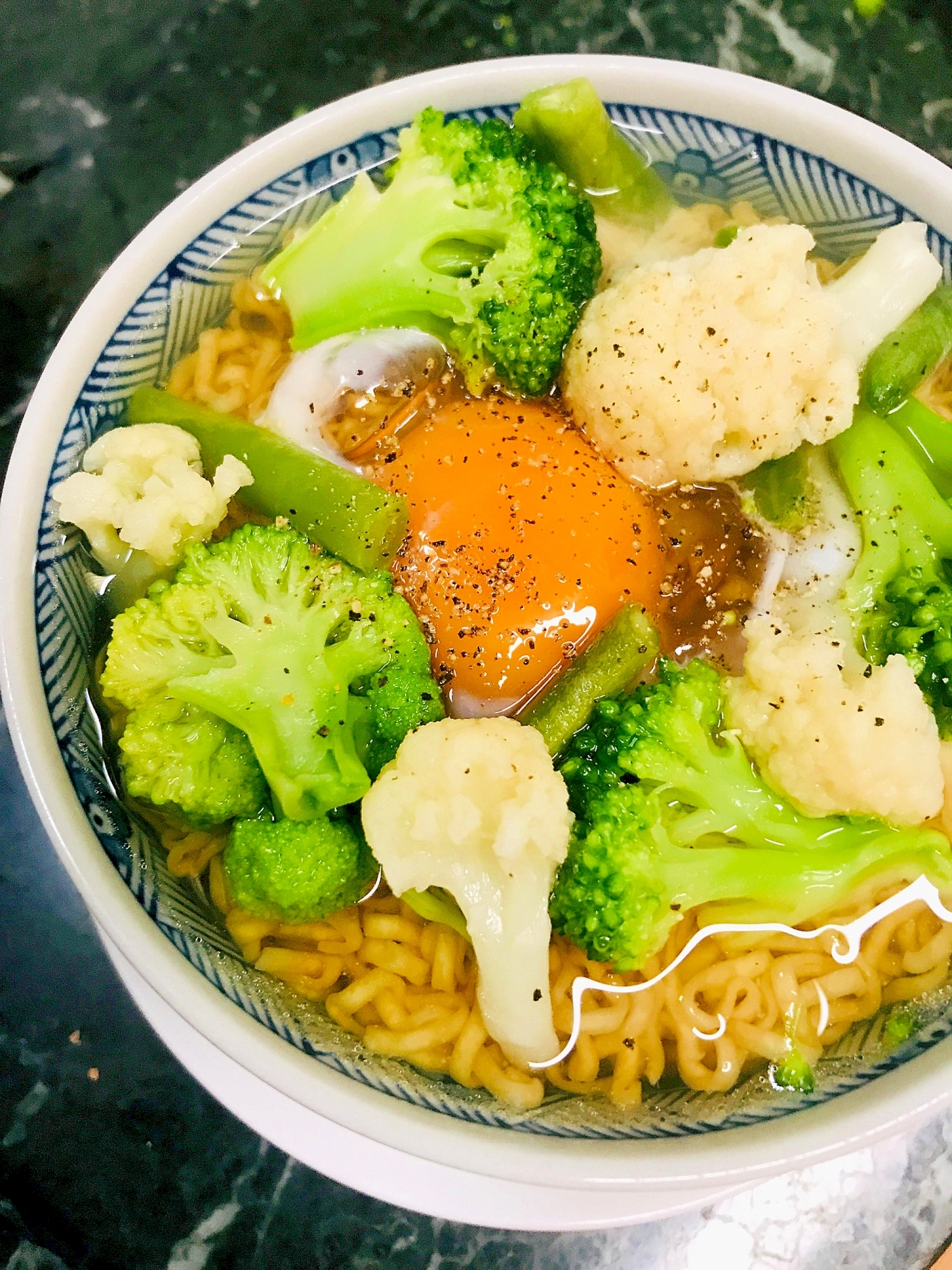 アレンジチキンラーメン●冷凍野菜&おとしたまご
