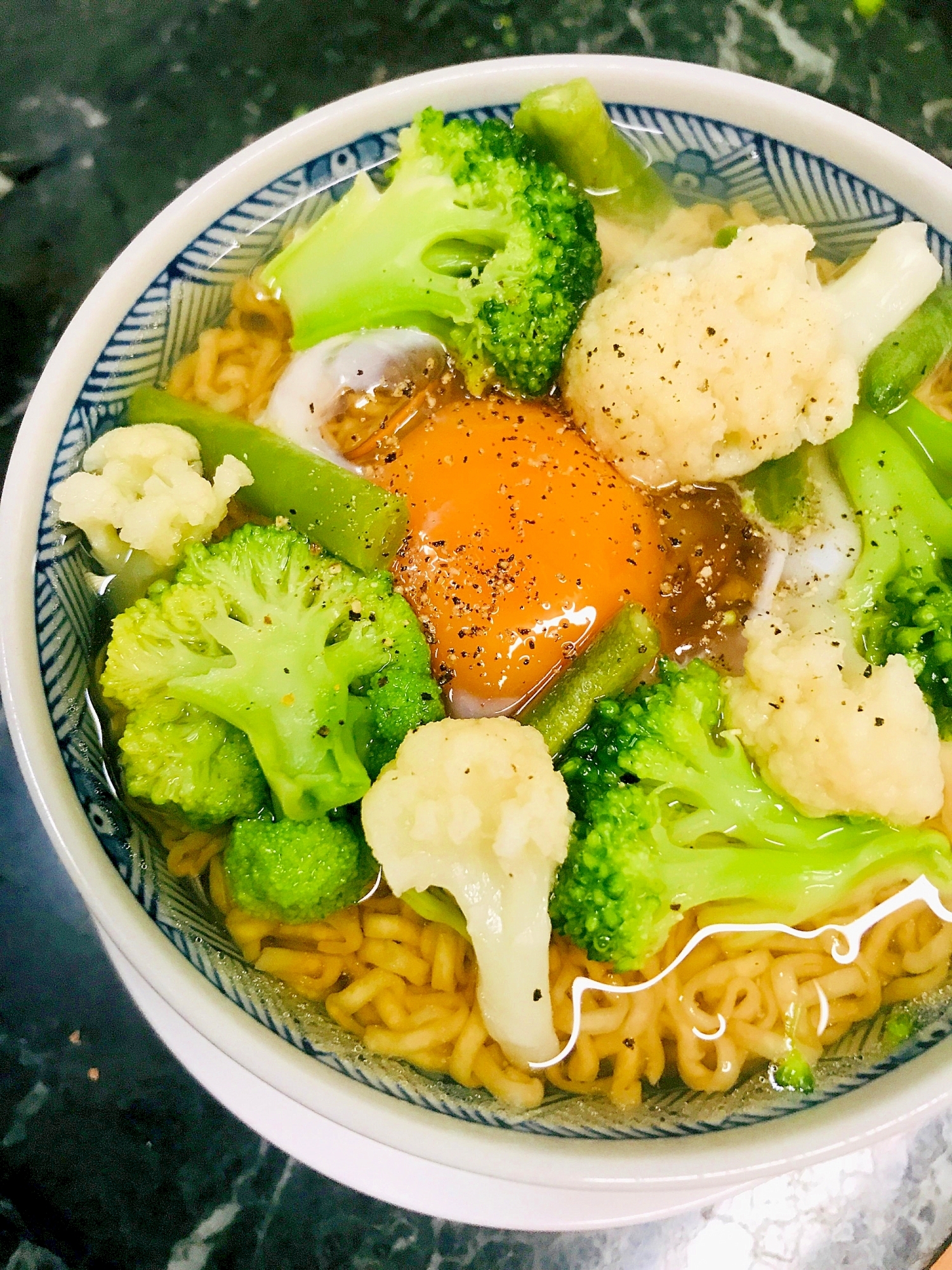 アレンジチキンラーメン●冷凍野菜＆おとしたまご