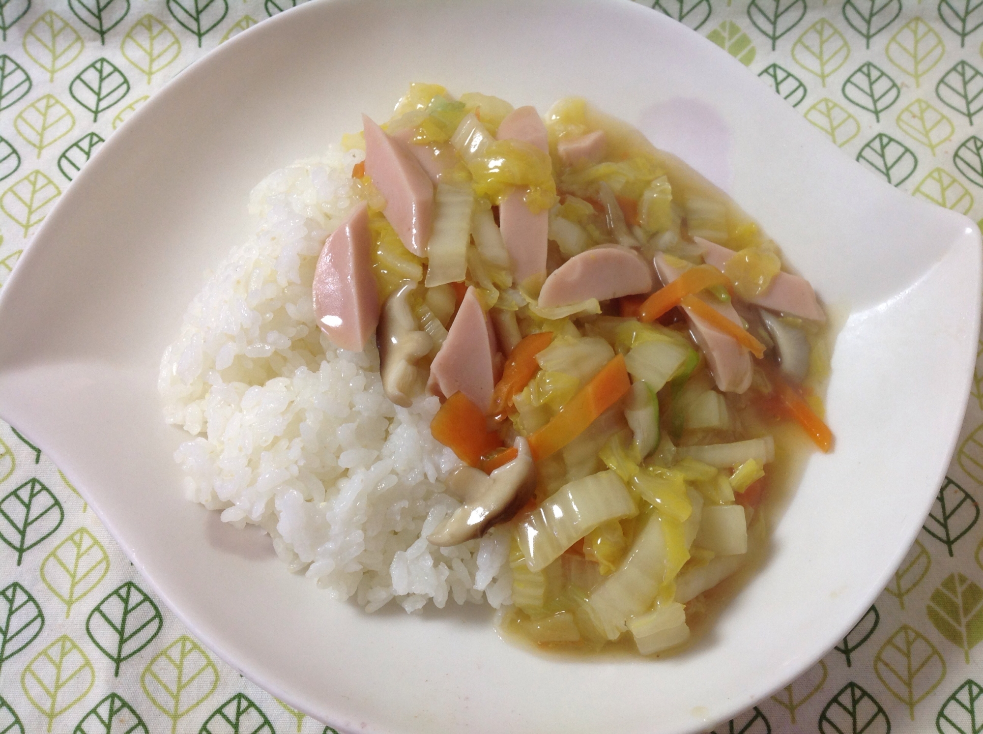 白菜と魚肉ソーセージの中華丼(o^^o)