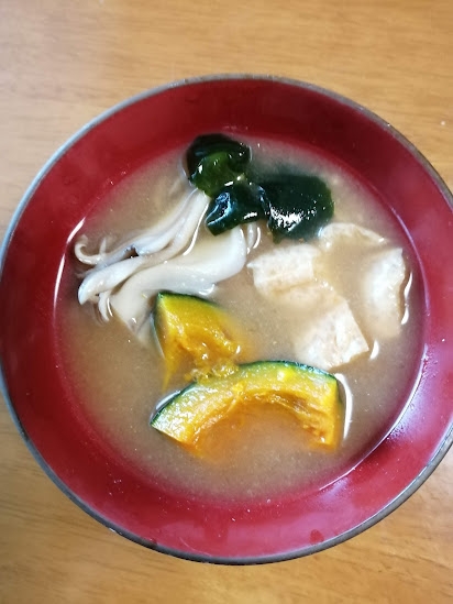 かぼちゃ入り★舞茸と油揚げとわかめのお味噌汁