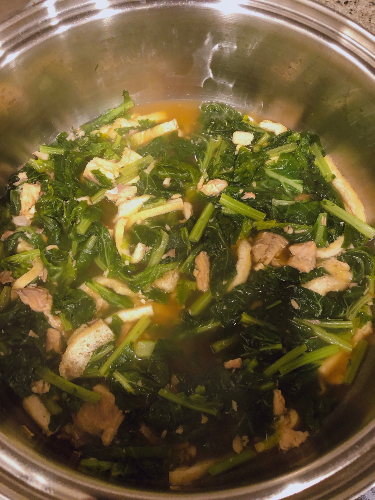 畑菜（小松菜、水菜でも可）と鮭缶とうすあげの煮物