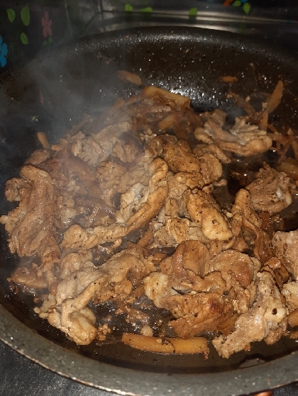 豚肉とモヤシの生姜焼き丼