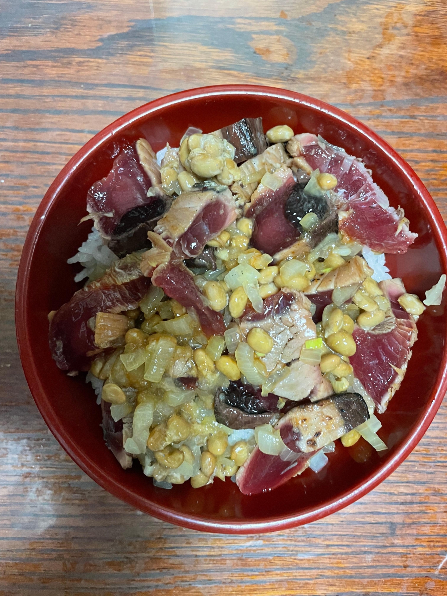 かつおのたたきと納豆の丼