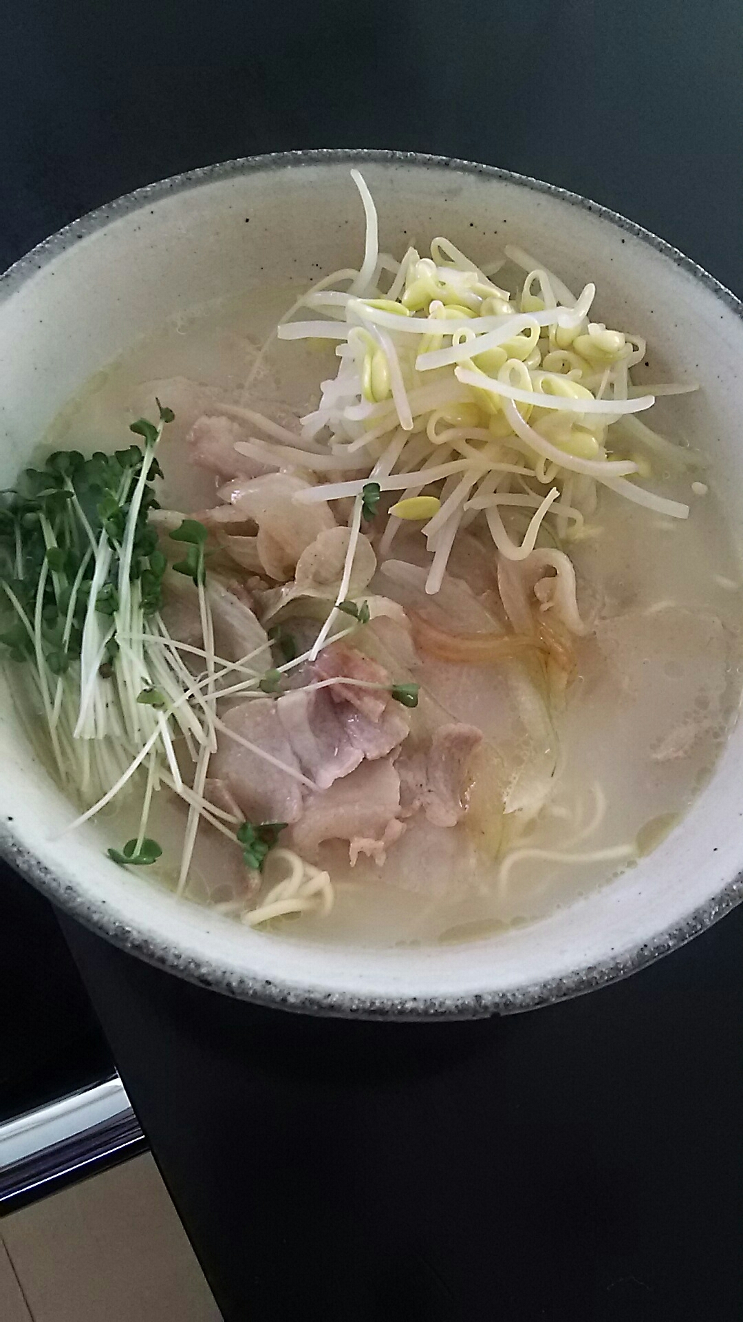 お野菜がたっぷり☆とんこつラーメン