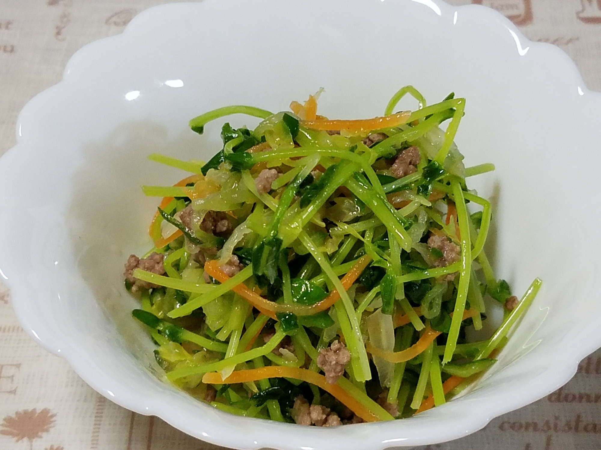 豆苗と千切り野菜と合挽き肉の簡単炒め物