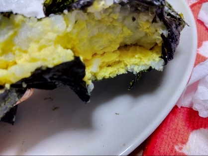 わかめご飯おにぎり（スクランブルエッグ）♡