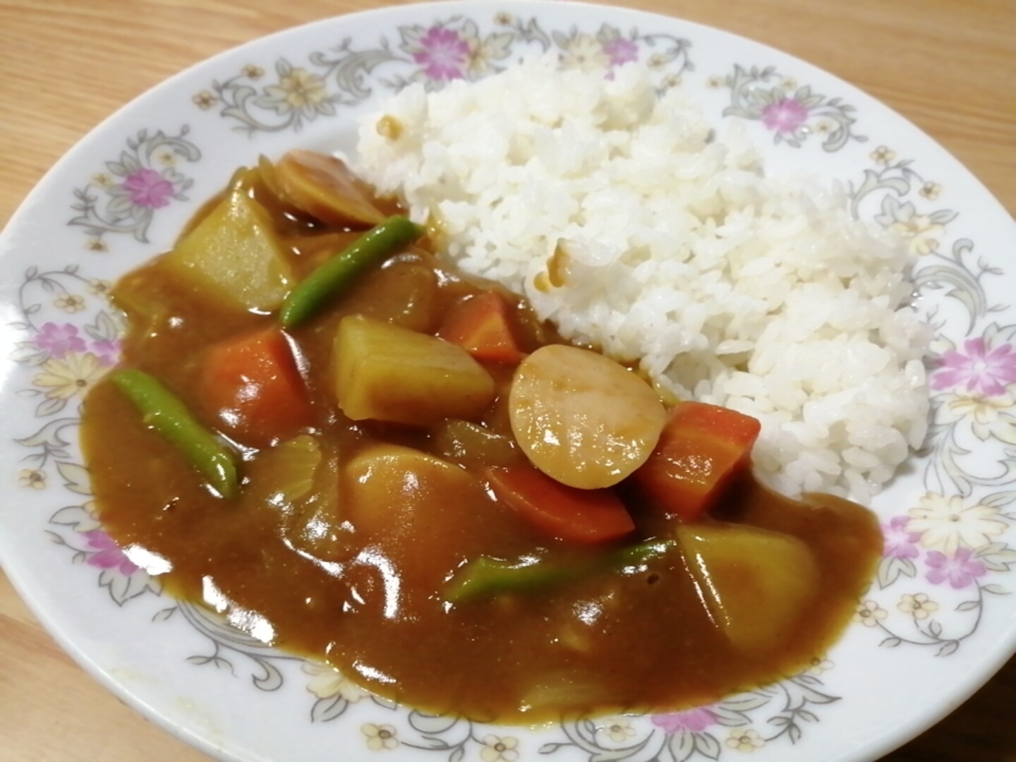 魚肉ソーセージといんげん入りのカレー