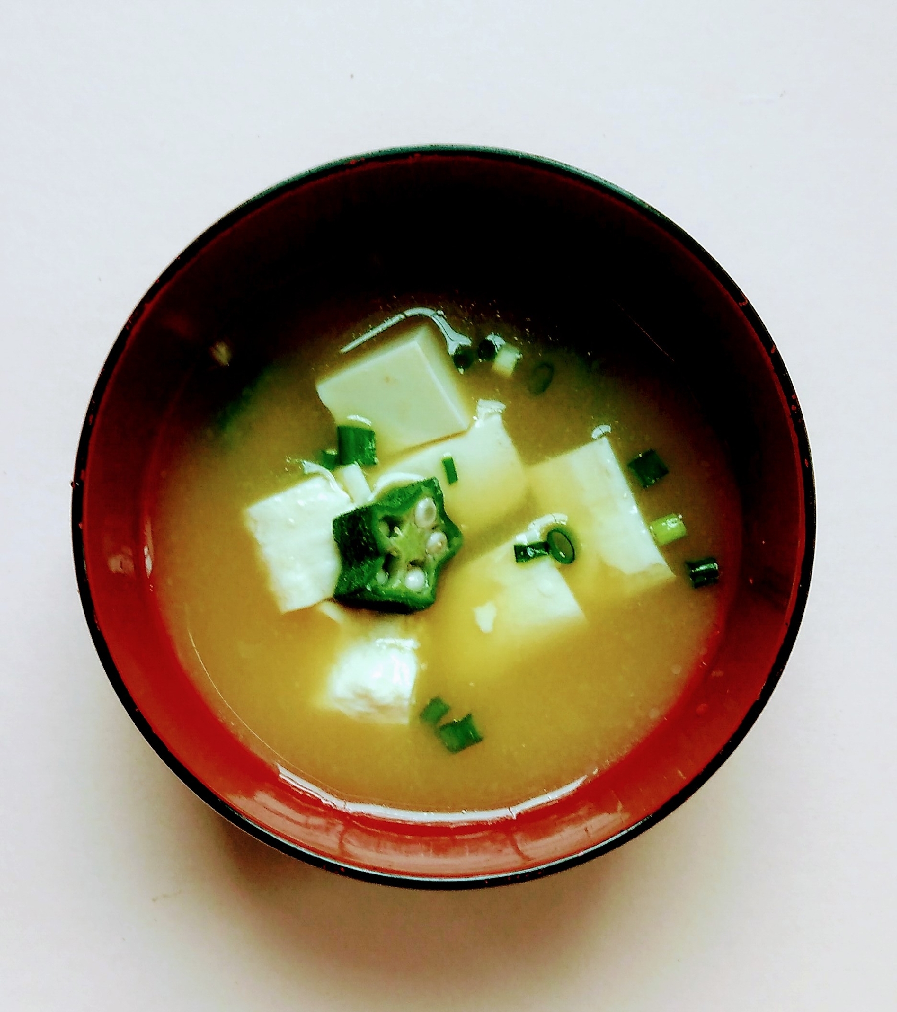 オクラと豆腐の味噌汁