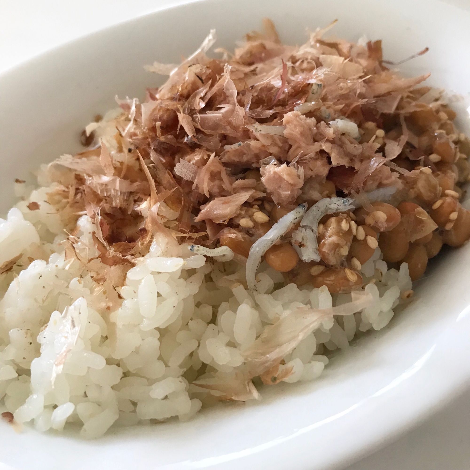 ごま油香る納豆ツナしらす丼