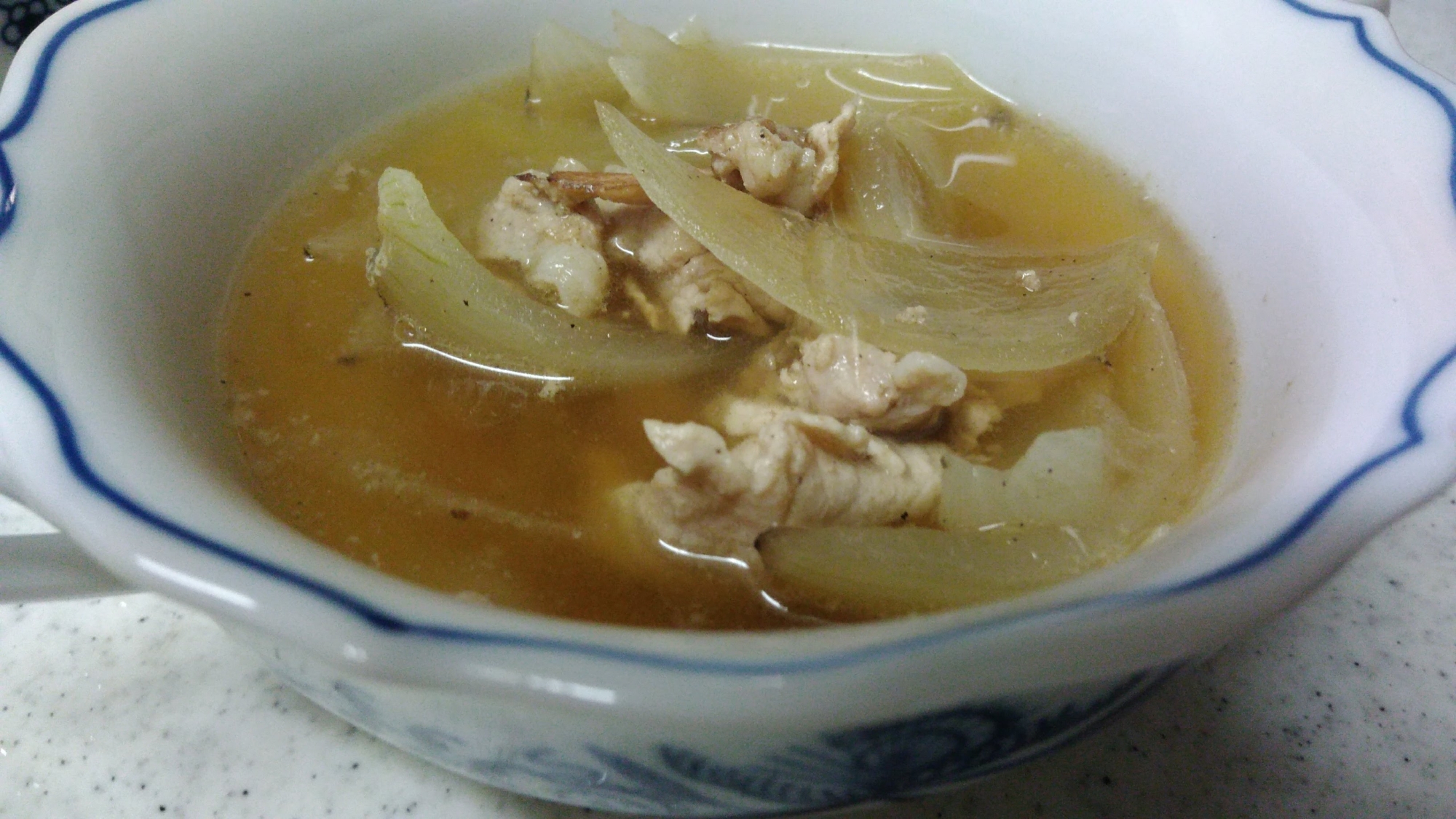 玉葱と豚肉の和風スープ