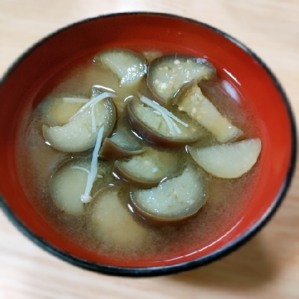 なすとえのきの味噌汁（昆布だし）