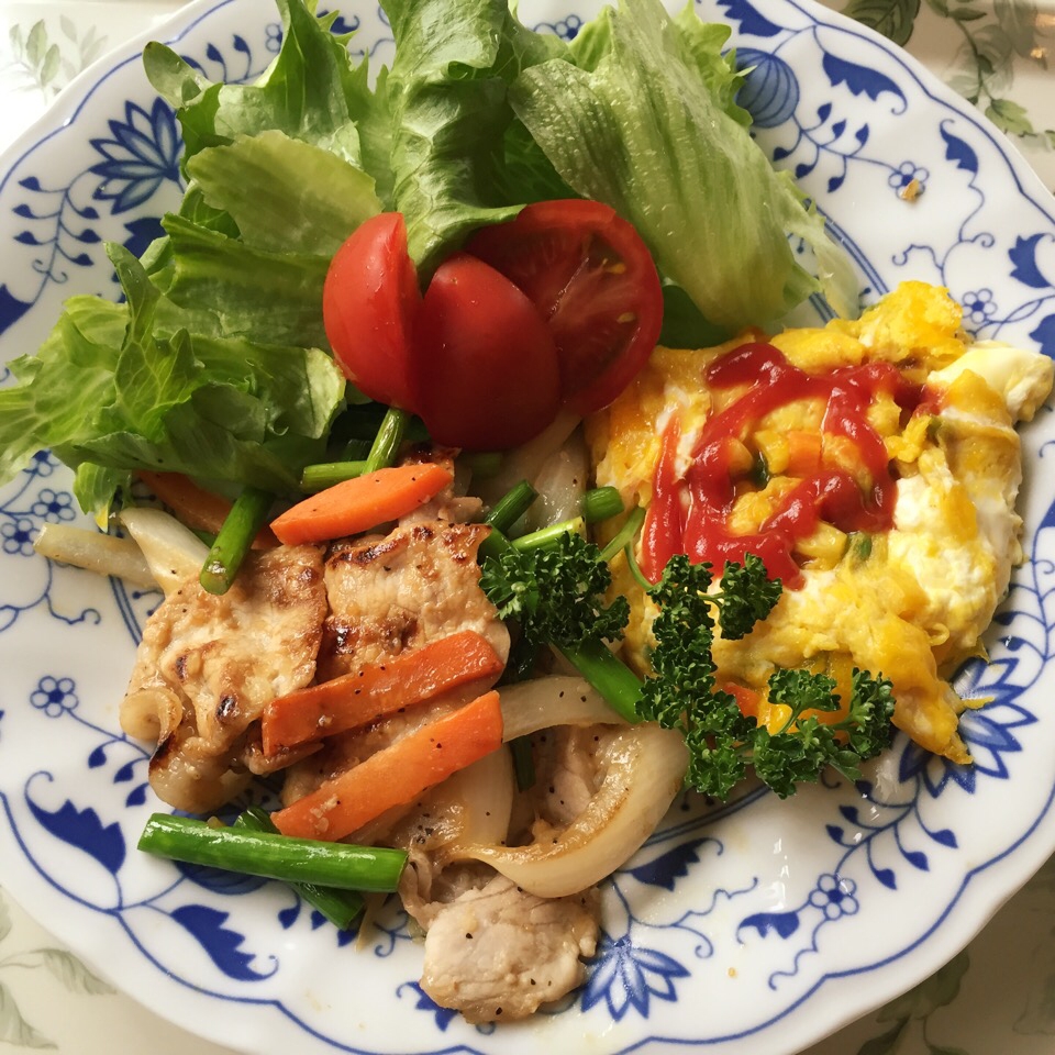 豚うす肉のレモン塩麹漬け野菜炒め