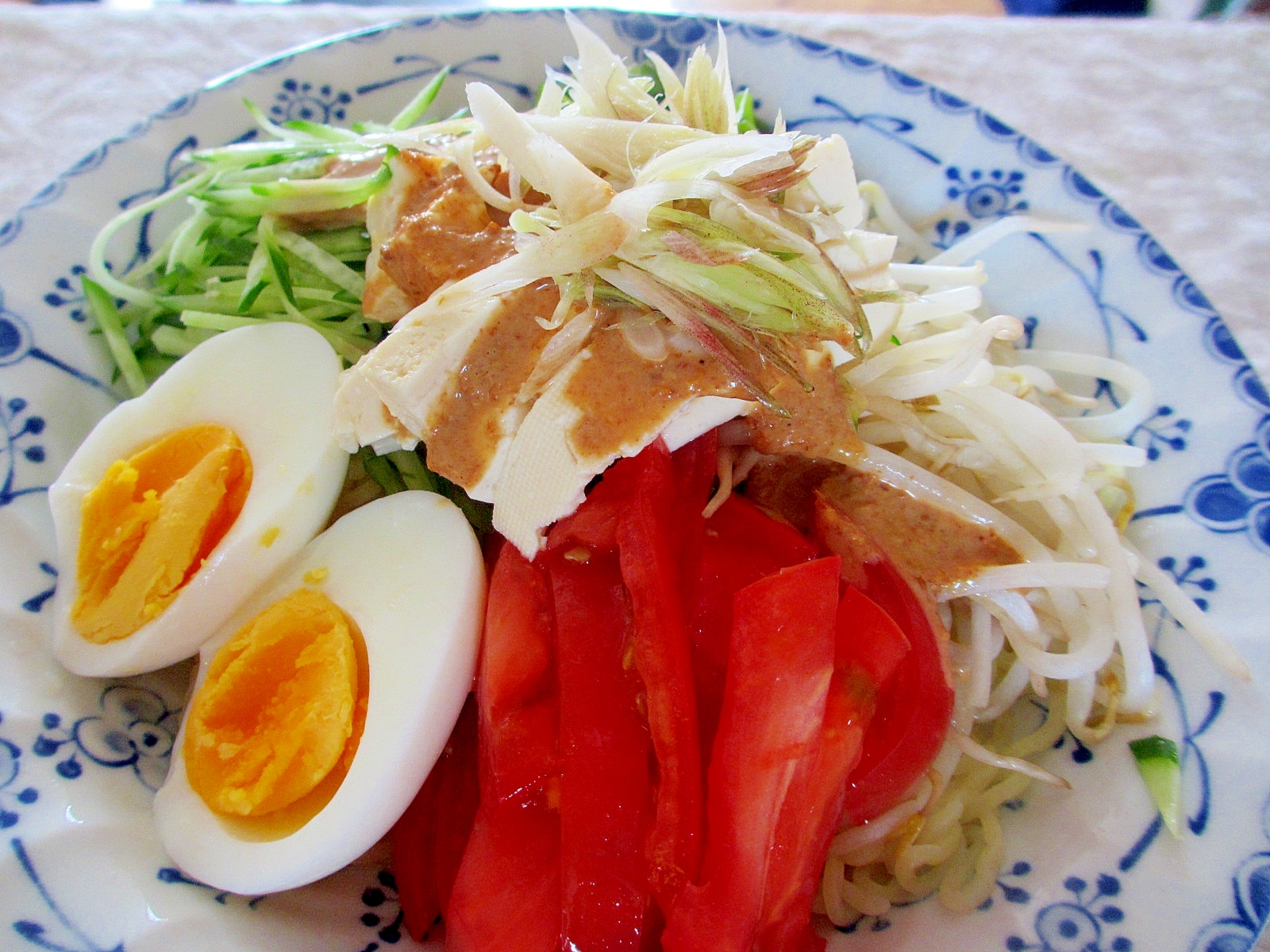 ゴママヨダレ豆腐冷麺