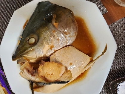 熱湯と生姜のおかげで、魚くさくなかったです。調味料の濃さも、ブリの味が引き立つ程度でとても美味しかったです。