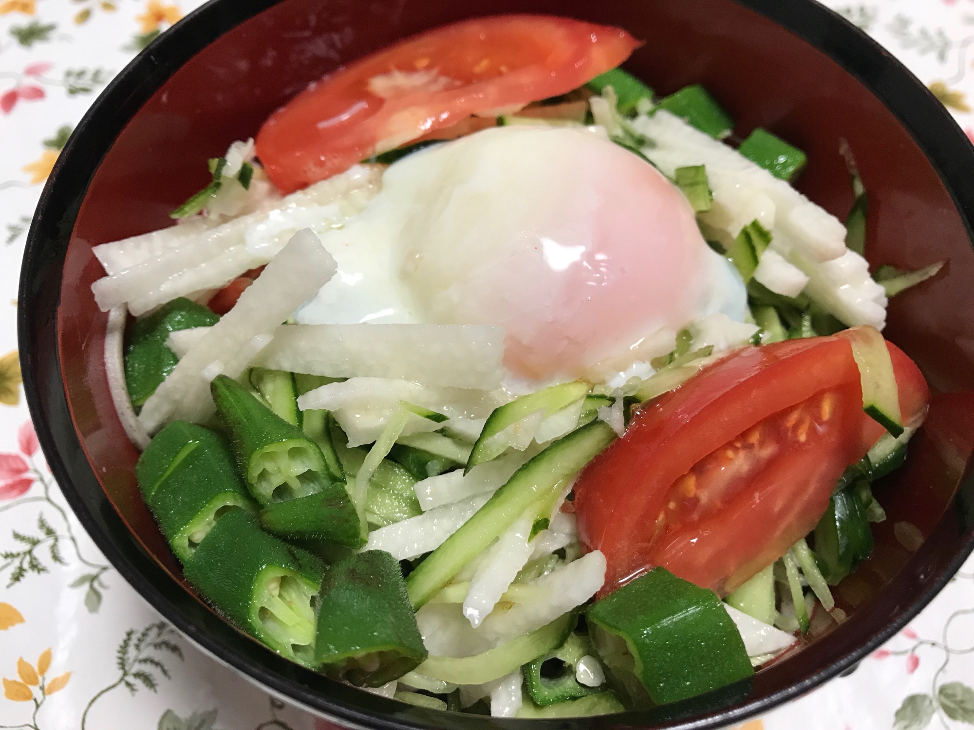 夏に食べたい！サラダそば★温泉卵のせ