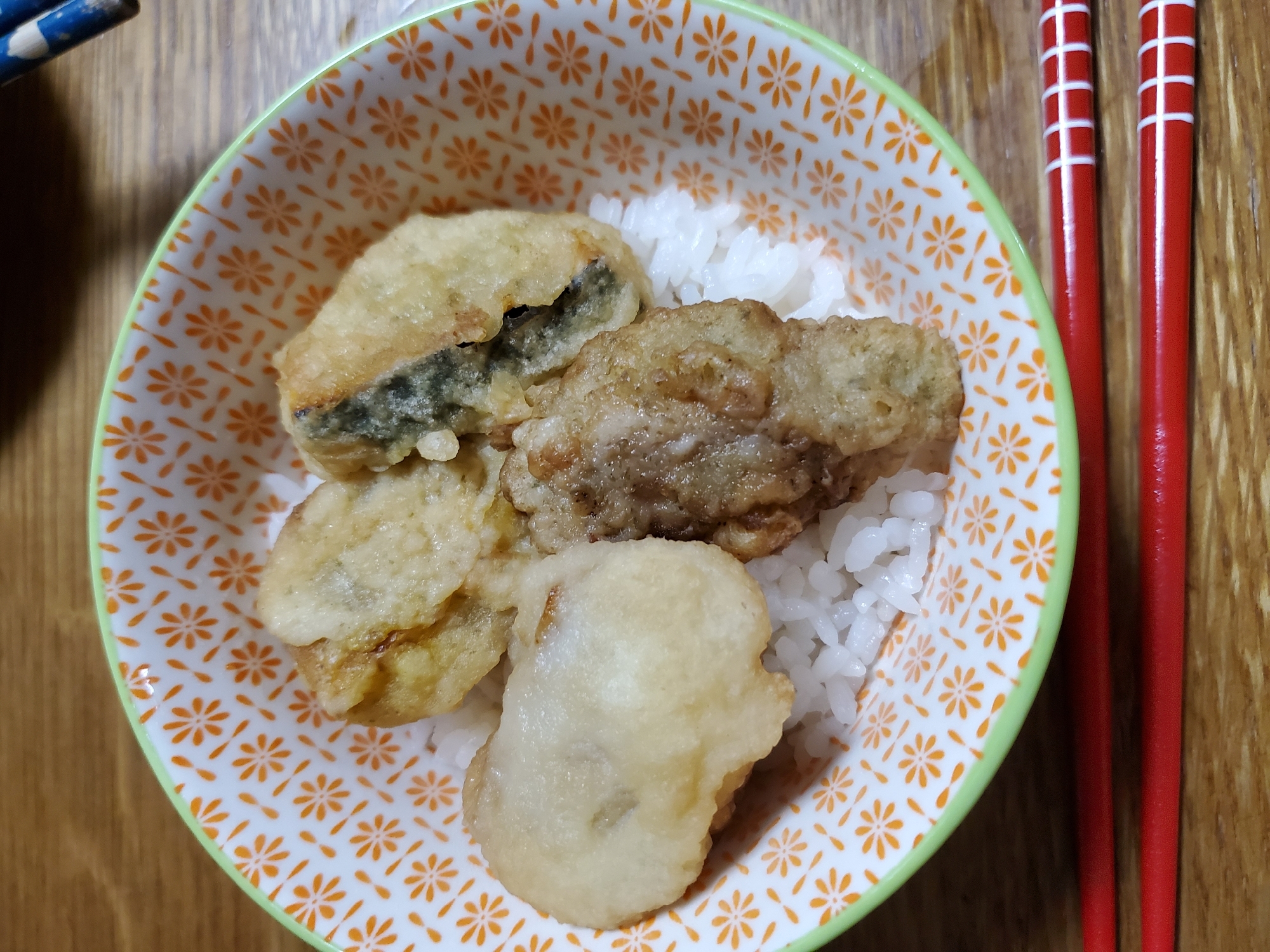 マグロの天ぷらとかぼちゃの天ぷらの丼