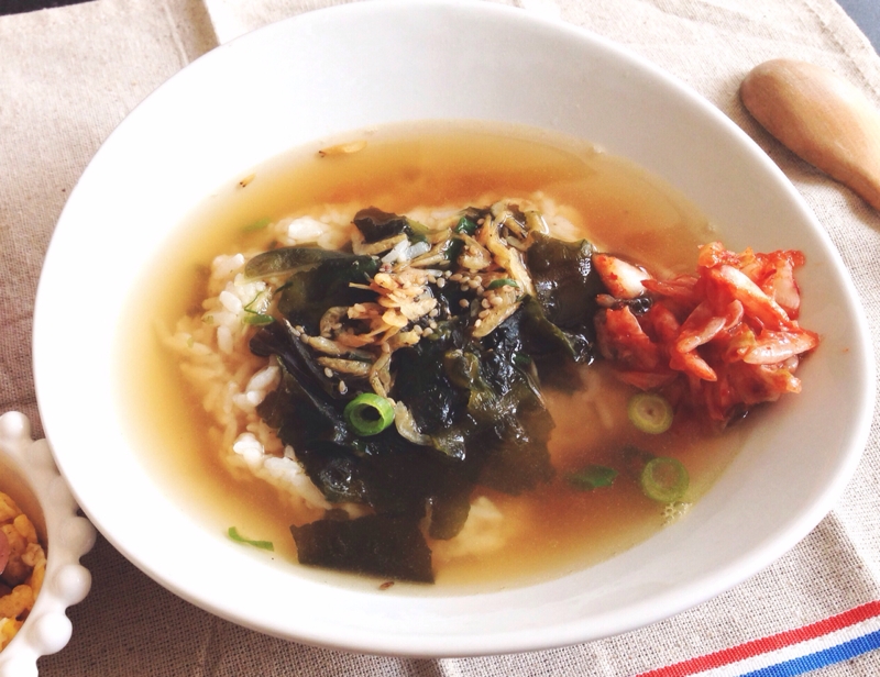 簡単ご飯！わかめと桜海老のクッパ風スープご飯♡