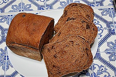 ココア生地のチョコレートパン