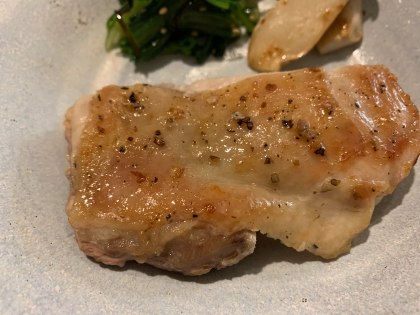 もも肉ごふんわりジューシーに焼けて美味しかったです。フライパン温める前から入れるこんなにも違うんですね！