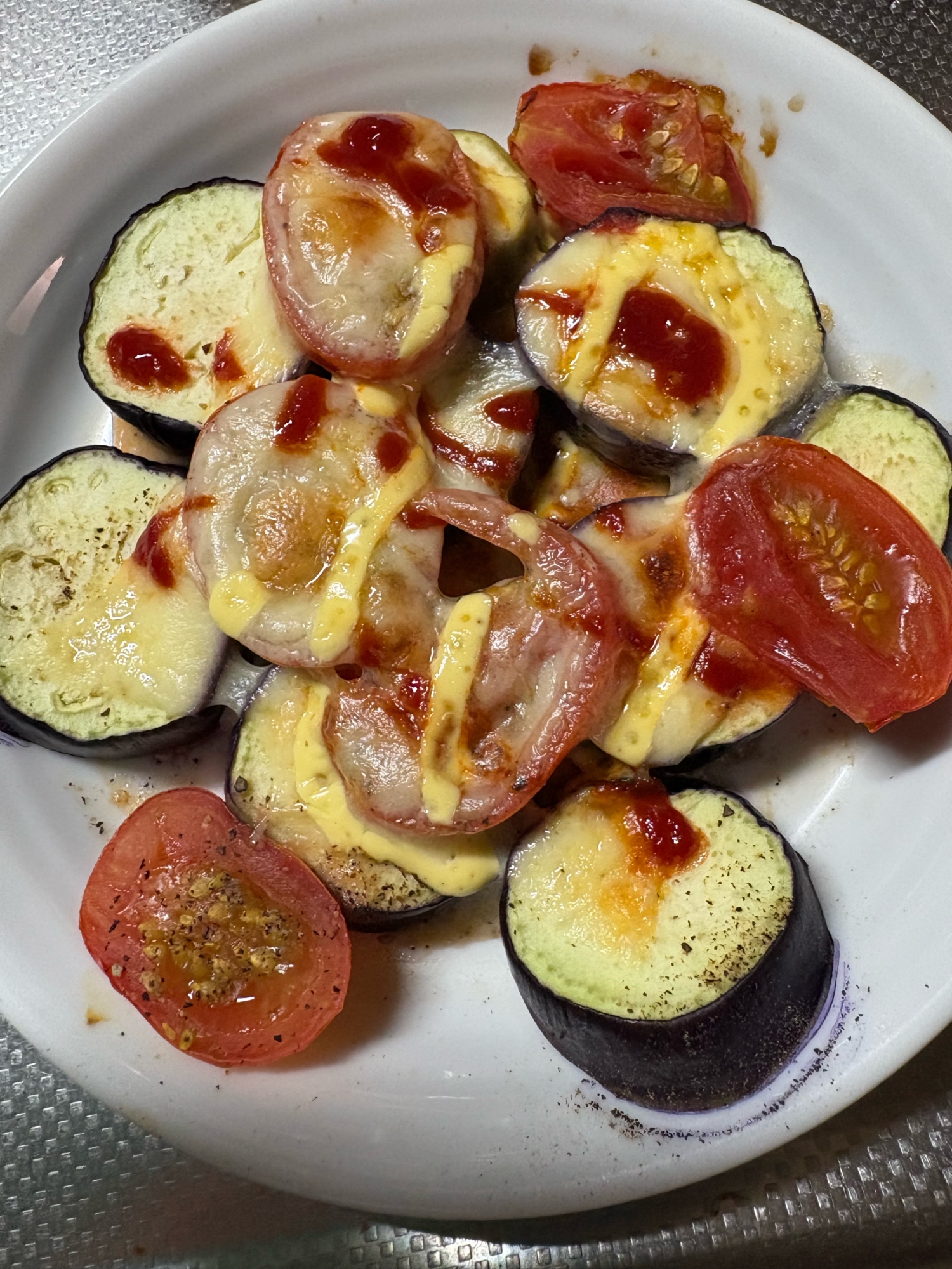 ナスとトマトのチーズやき