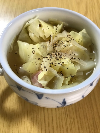 煮込んだキャベツは甘みがあり、とても
美味しかったです。
少ない材料で簡単に作れるので、リピートしたいです。