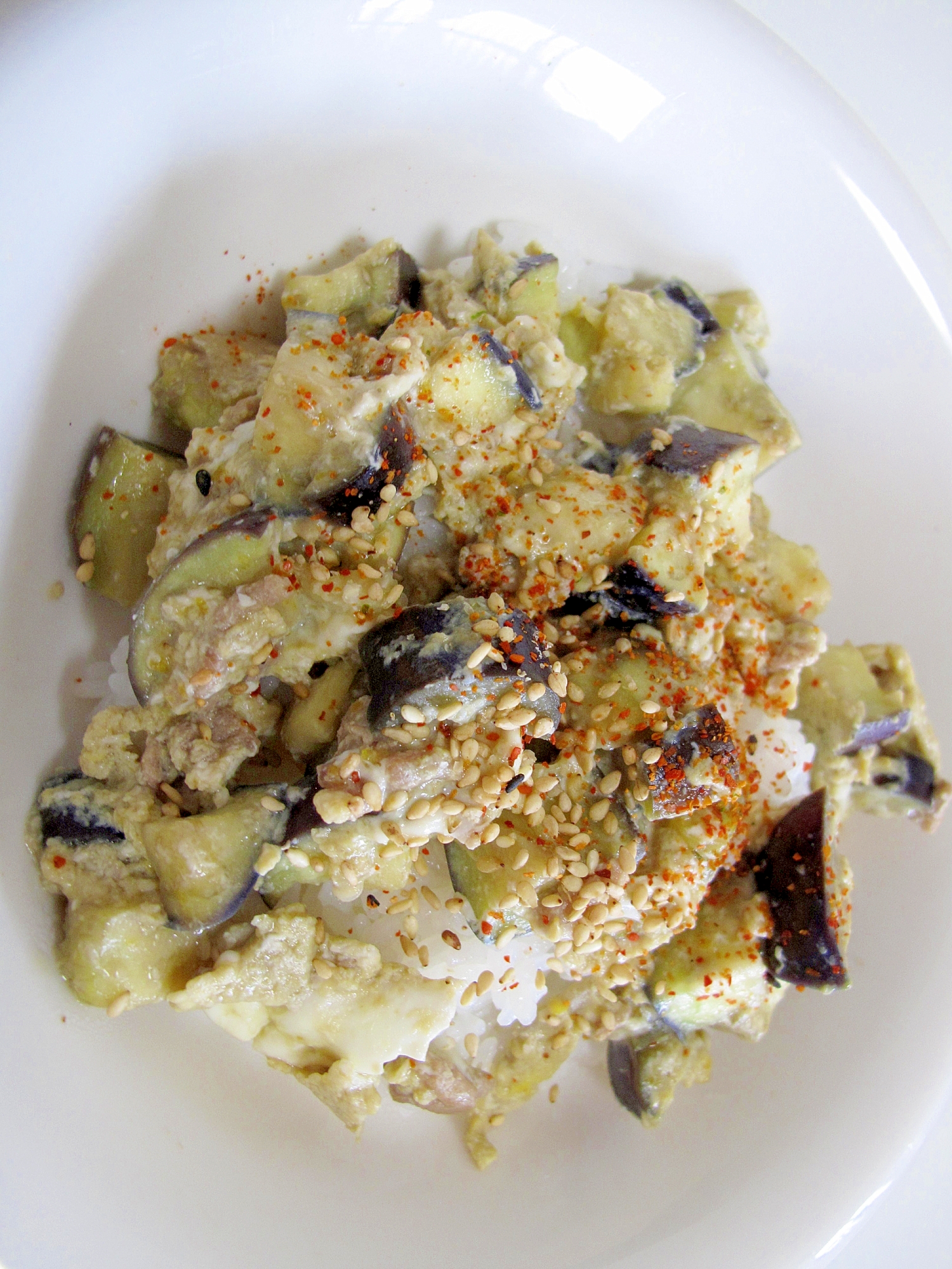 15分で簡単✨茄子と豚ひき肉の卵とじ丼✨