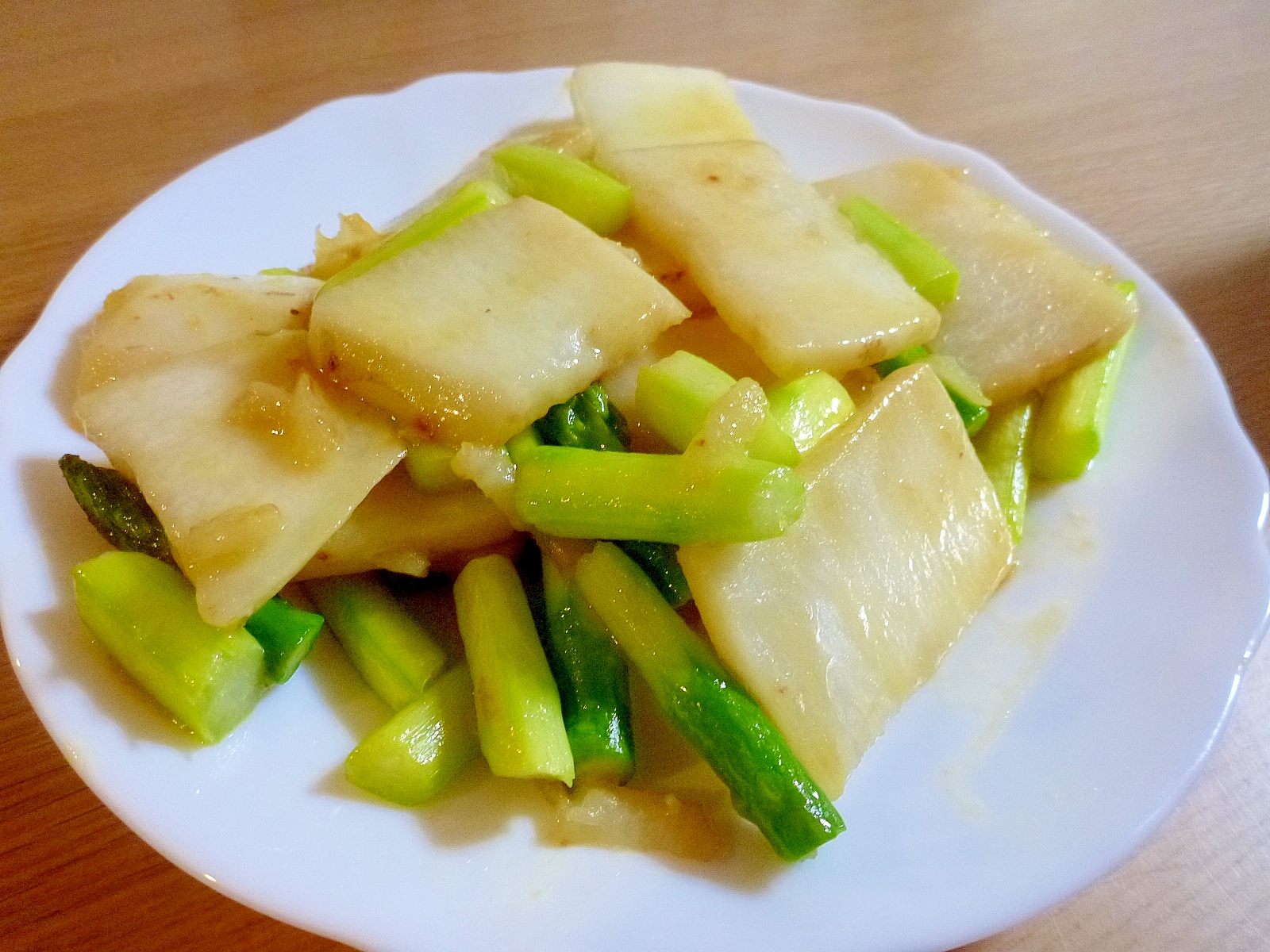 おつまみにも♪山芋とアスパラのバター炒め