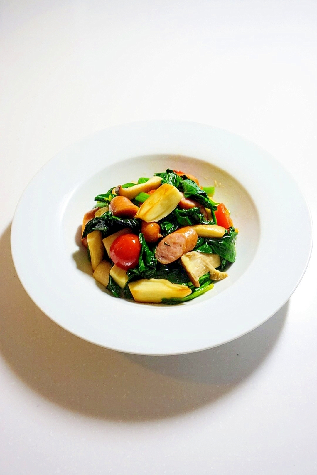 ほうれん草とエリンギとウインナーのガーリックソテー