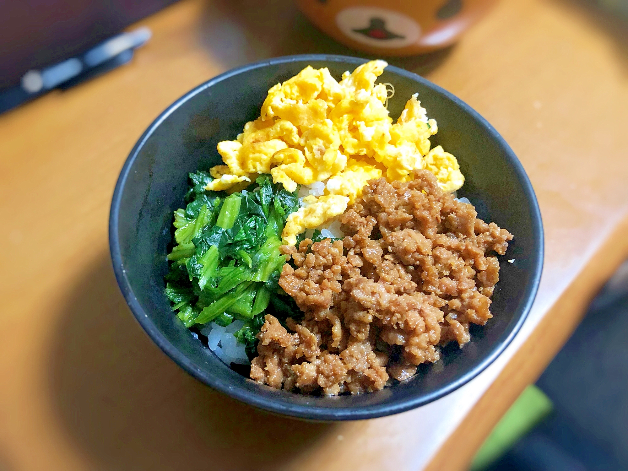 彩り三色丼