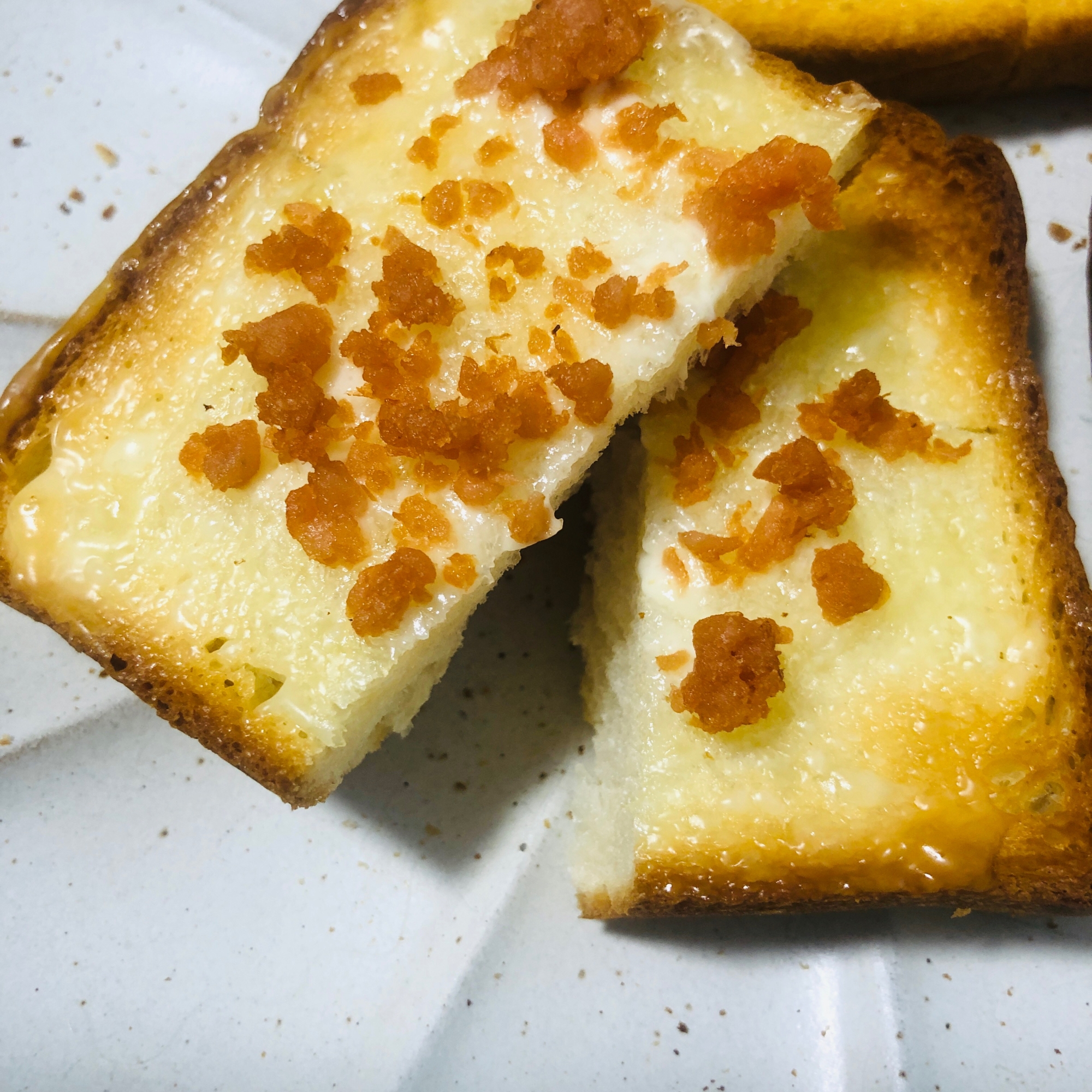 米粉パンでハニーマヨ鮭トースト