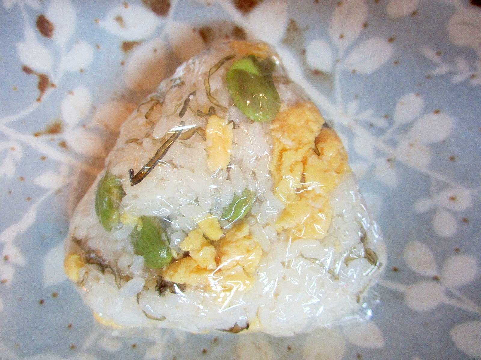 いり卵と枝豆と塩昆布のおにぎり レシピ 作り方 By Mococo05 楽天レシピ