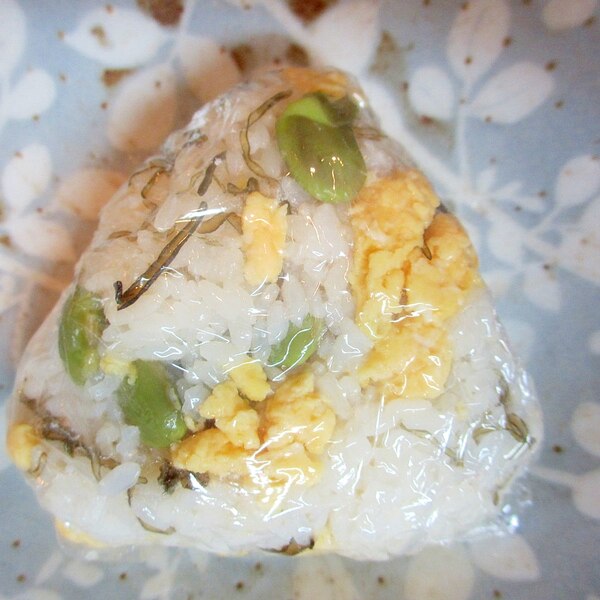 いり卵と枝豆と塩昆布のおにぎり レシピ 作り方 By Mococo05 楽天レシピ いり卵と枝豆と塩昆布のおにぎり レシピ 作り方 By Mococo05 楽天レシピ