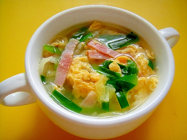 白菜とベーコンニラの卵スープ