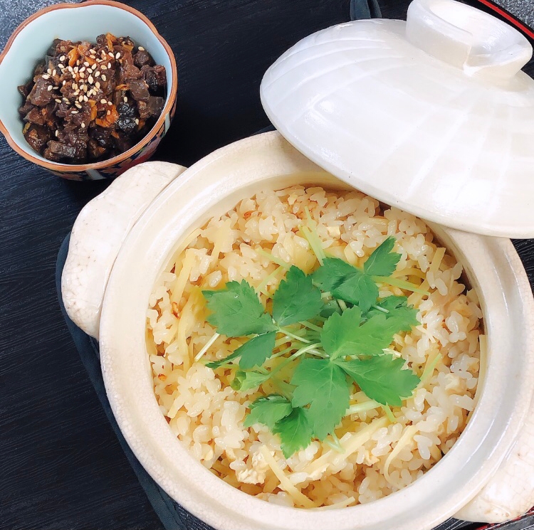 生姜と茗荷と油揚げの土鍋ご飯