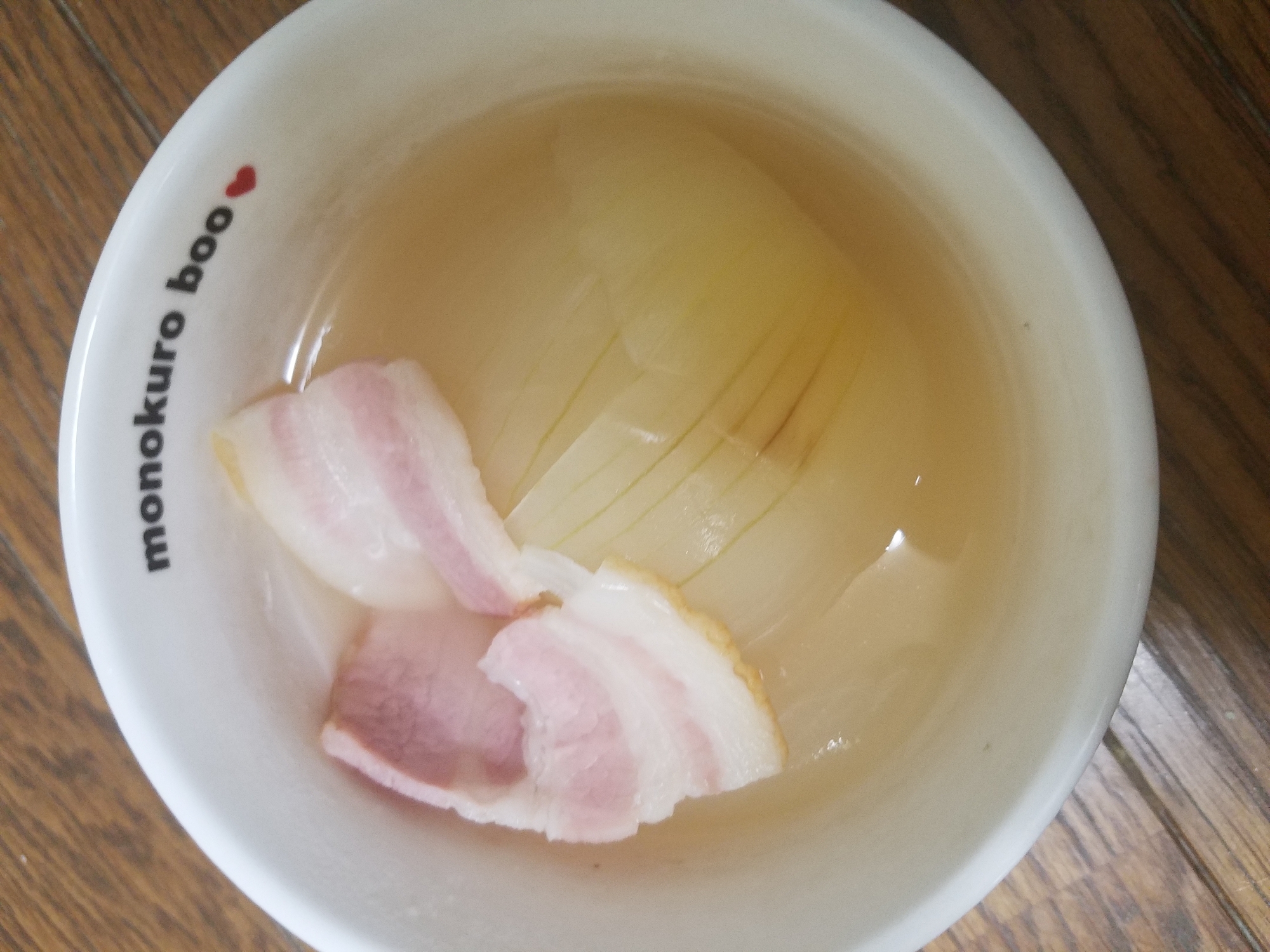 野菜出汁で食べ手応えありの　玉ねぎスープ