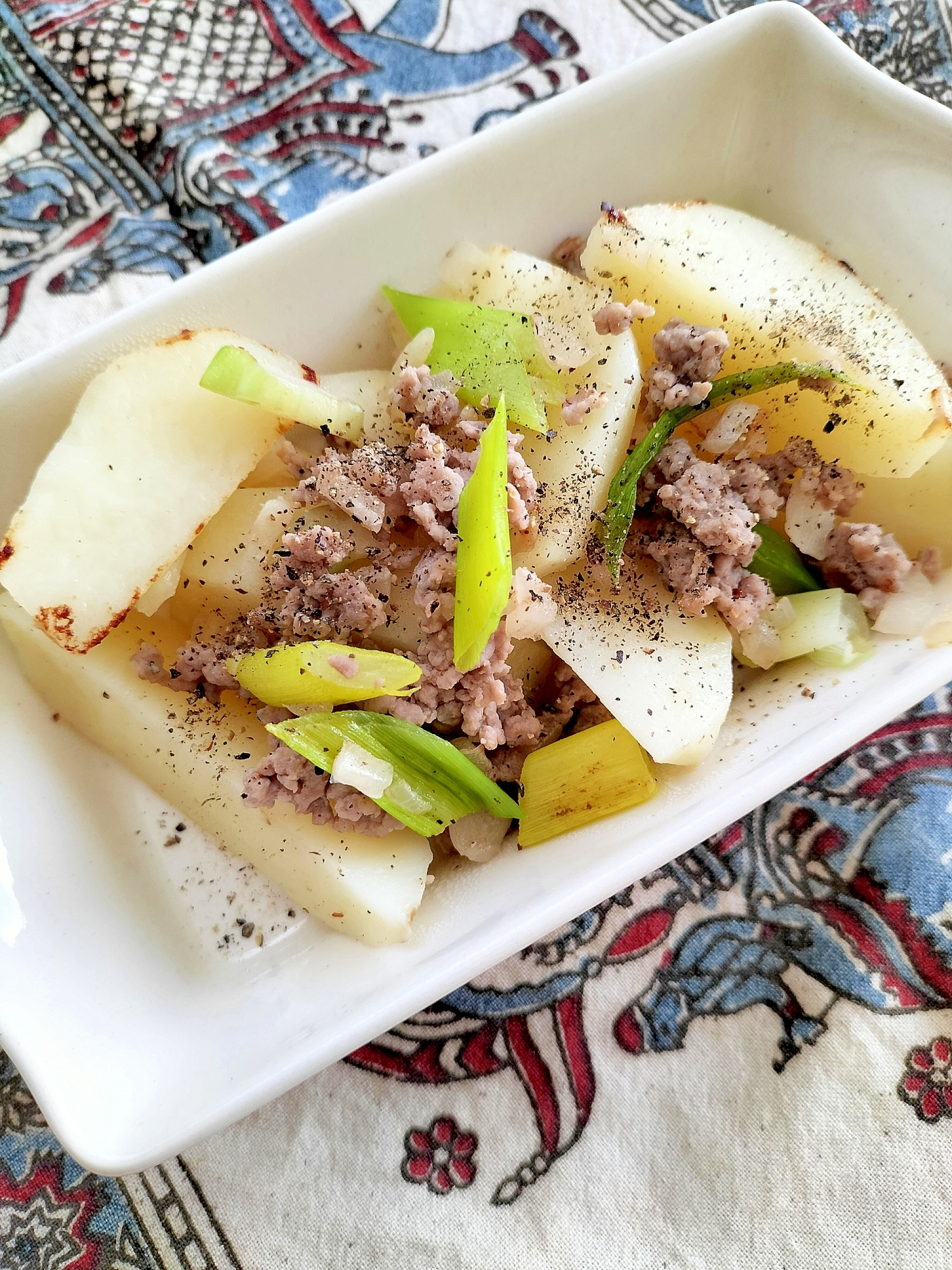 じゃがいもとひき肉の塩コロッケ風炒め♩