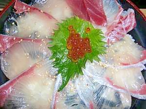 市販のお刺身で　お手軽　海鮮丼　 (*^-^*)