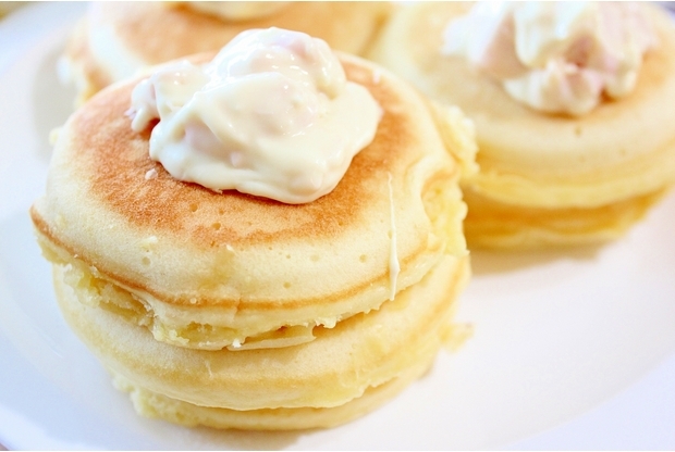 もちもちチューイー苺キャラメルチョコホットケーキ