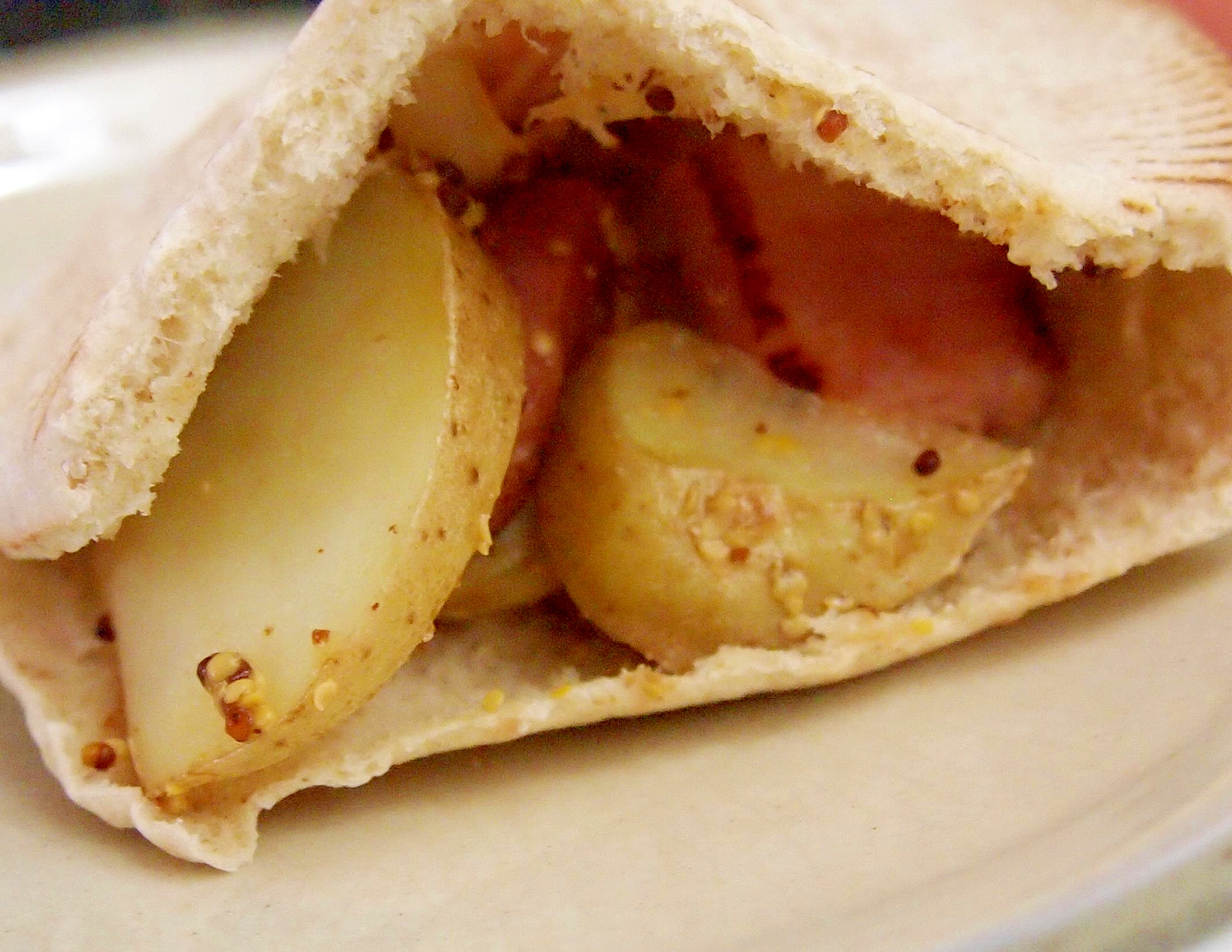 じゃがいもとベーコンのピタサンド