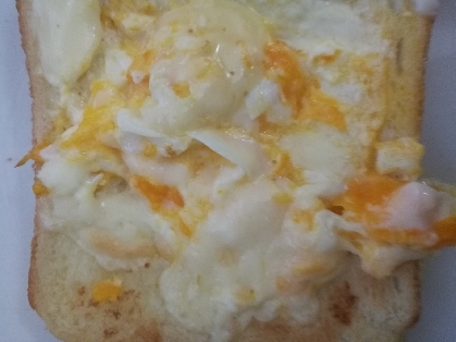 卵と玉ねぎのタルタルエッグトースト