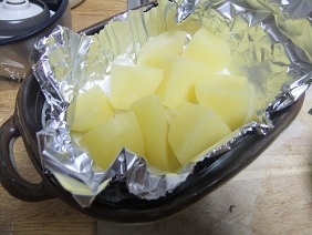 ご飯を炊きながら…！素敵なアイディアですね（*＾＾*）ふかしたおイモは、塩＆バターでシンプルに頂きました♪ご馳走様でした＾＾