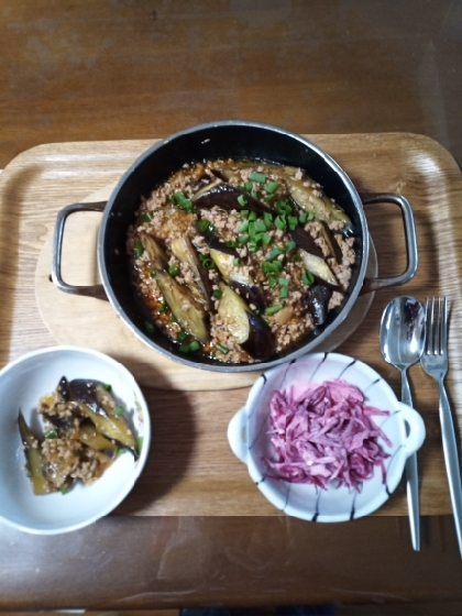 春雨があったので、茄子を買って来て、レシピの通り作ったら、簡単で美味しい麻婆茄子春雨が出来ました。とろとろジューシー!