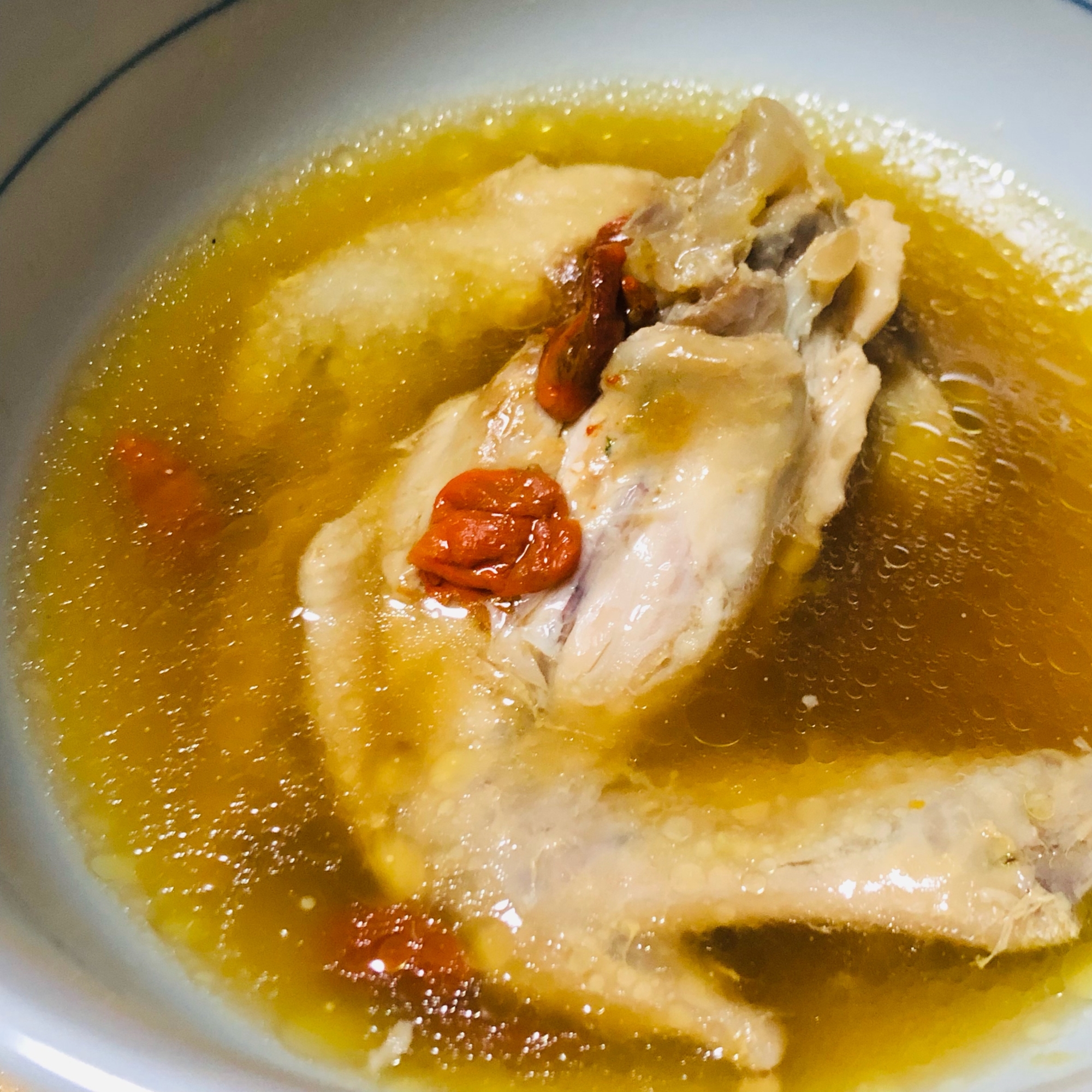 クコの実と鳥手羽の薬膳スープ