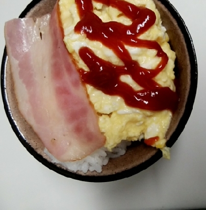 ご飯にのせてケチャップも
かけました！とっても美味しかったです♪ご馳走様でした(≧∀≦)